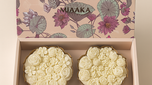 TIMELESS URLI GIFT BOX - SET OF 2 WHITE CANDLE