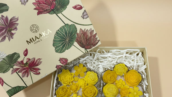 ROYAL URLI GIFT BOX - SET OF 2 YELLOW CANDLE